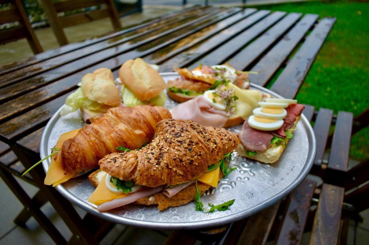 Penzion a Bistro Dílna Třeboň Exterior foto